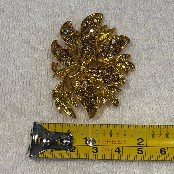 Old Hollywood Style Gold Tone Glam Floral Leaf Brooch Pin - Picture 4 of 7